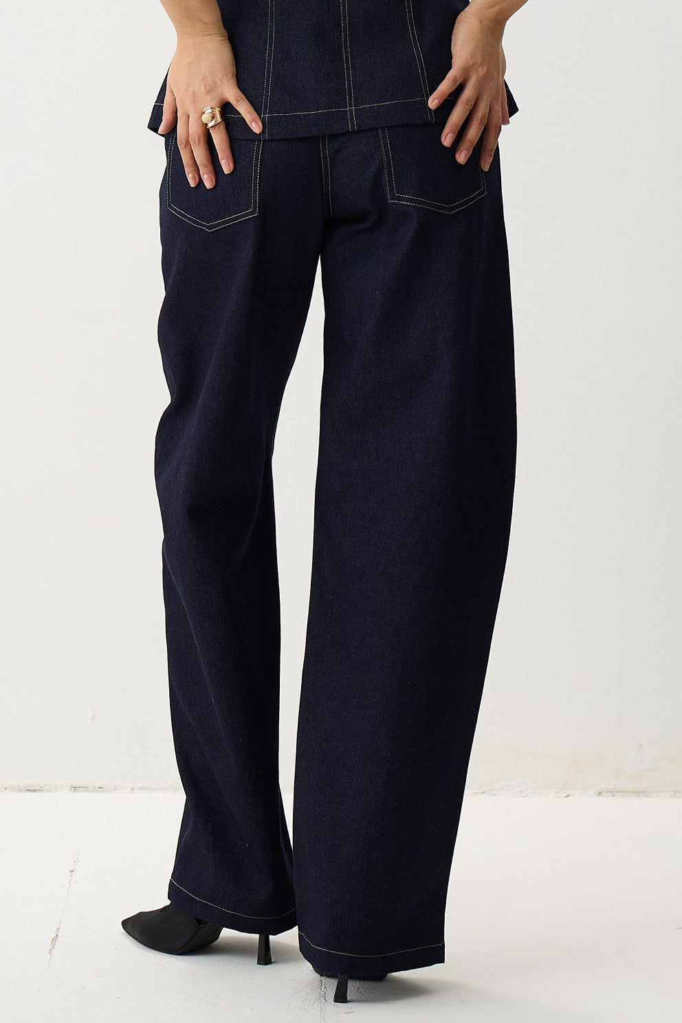 The Milan Barrel-Leg Denims