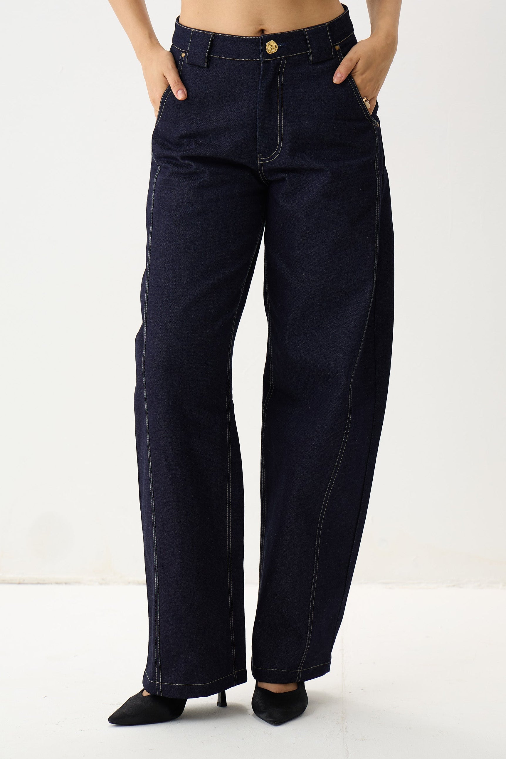 The Milan Barrel-Leg Denims