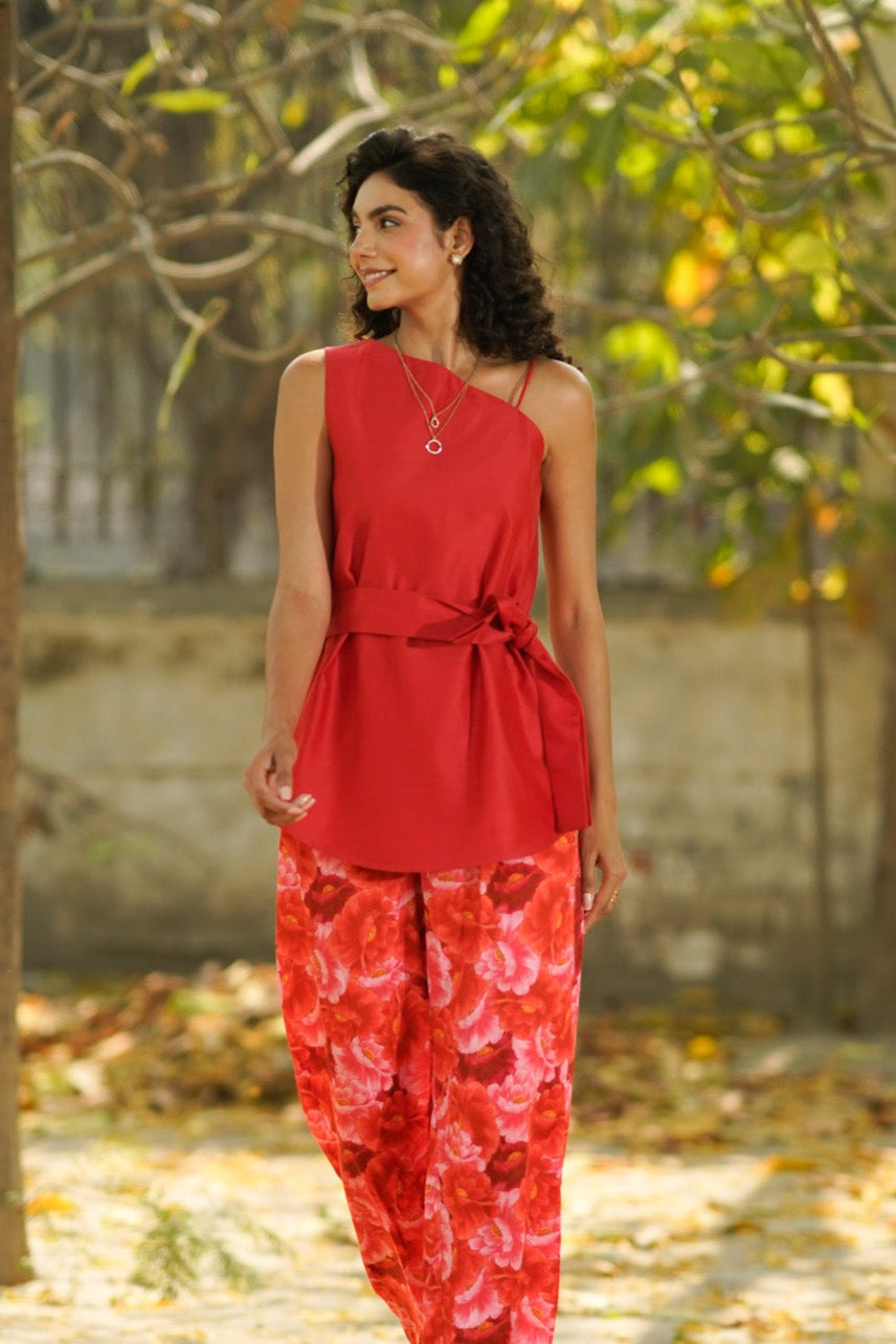 Amaira Statement Top
