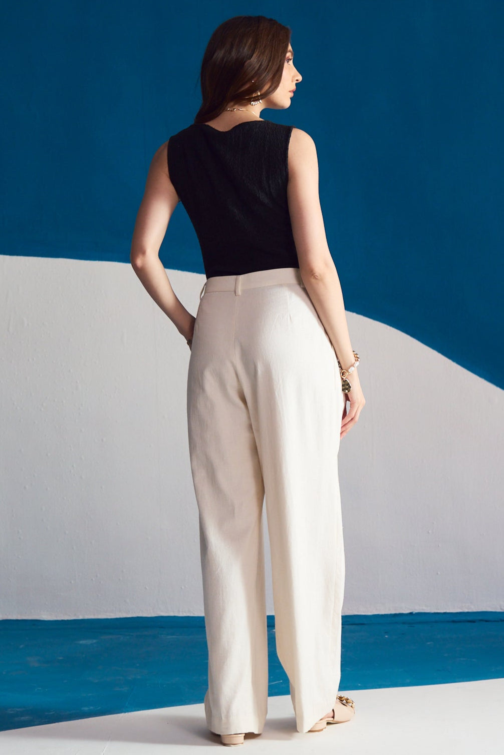 High-Waisted Wide-Leg Pleated Trousers – Ivory