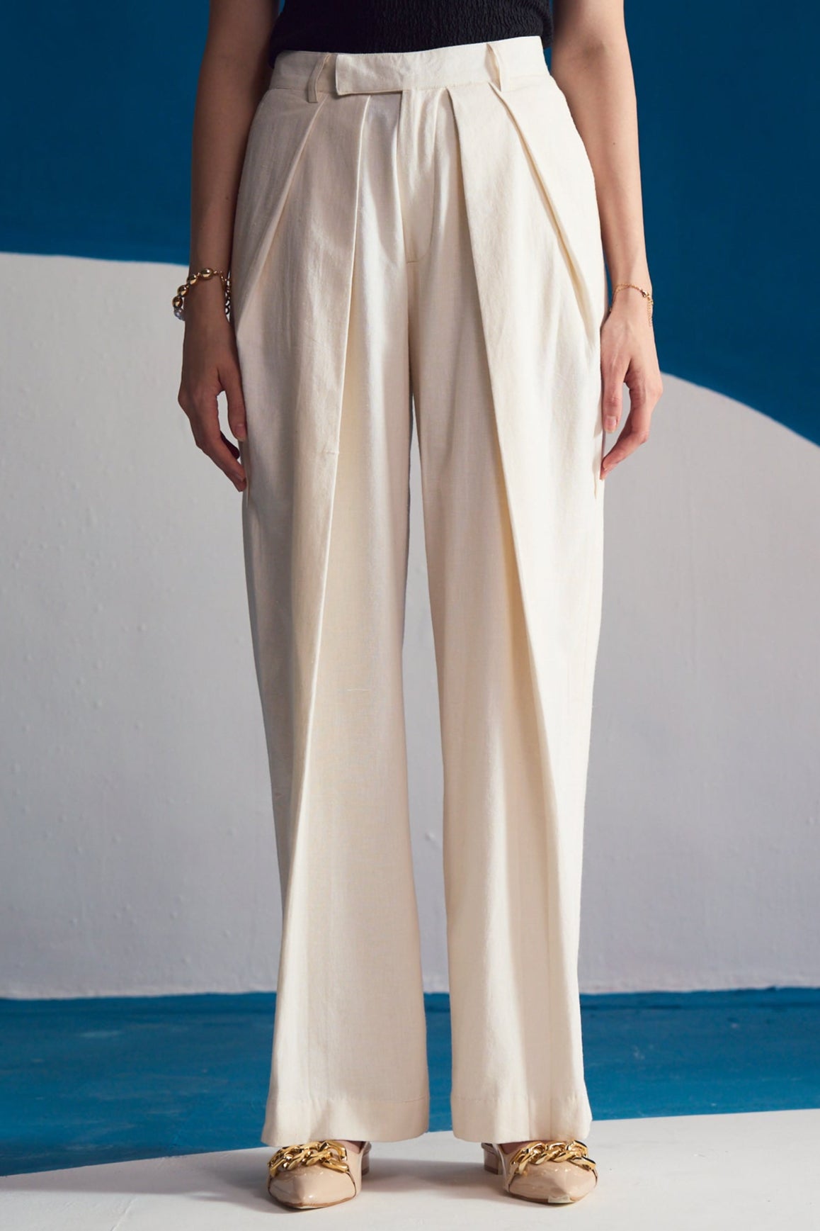 High-Waisted Wide-Leg Pleated Trousers – Ivory