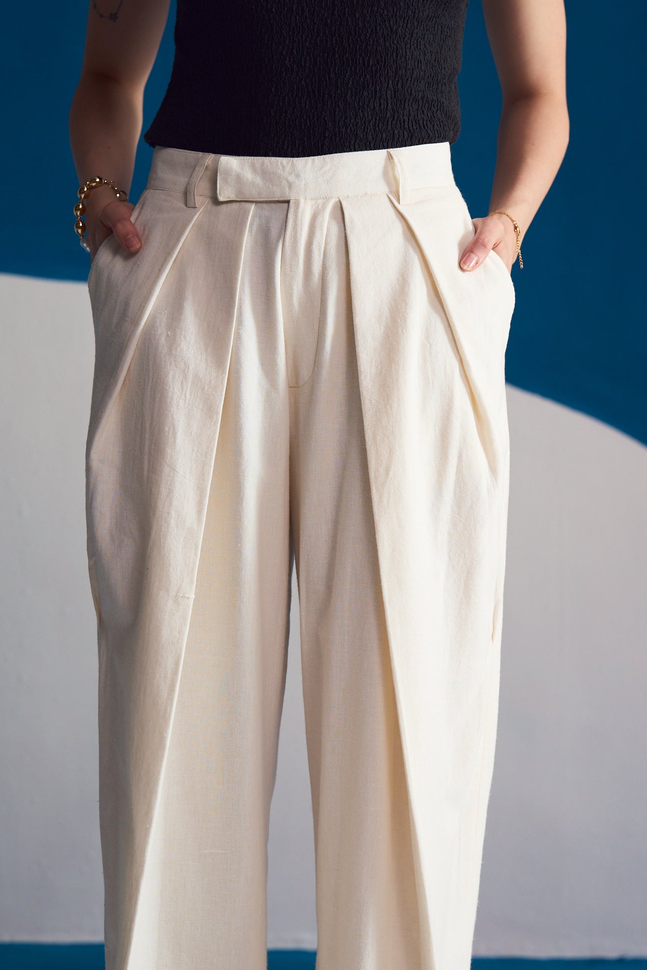 High-Waisted Wide-Leg Pleated Trousers – Ivory
