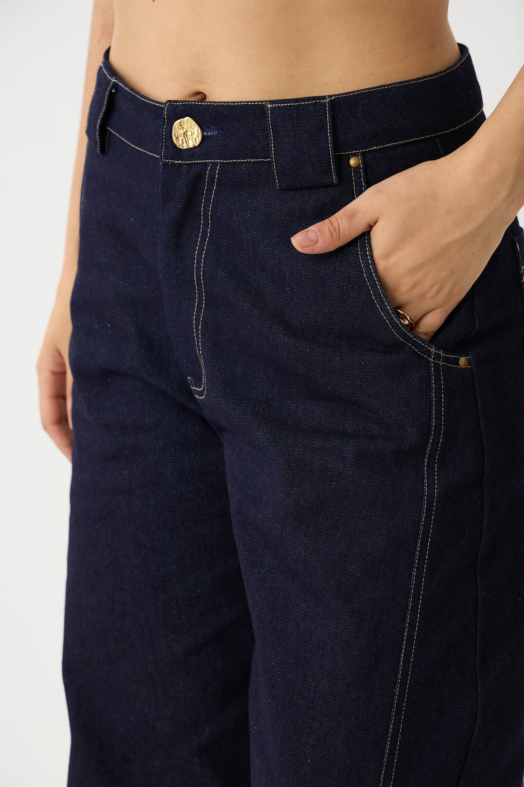 The Milan Barrel-Leg Denims
