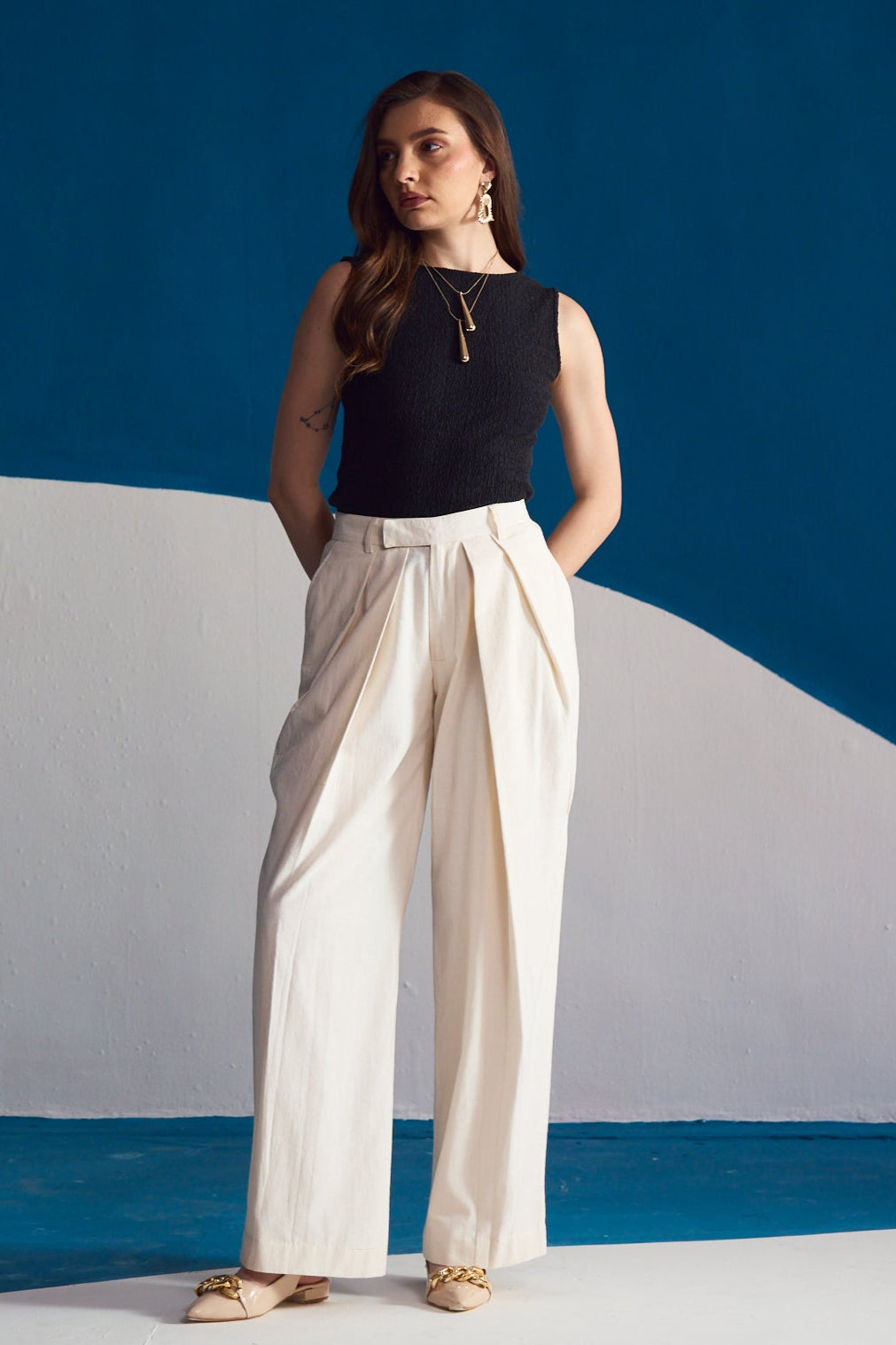 High-Waisted Wide-Leg Pleated Trousers – Ivory