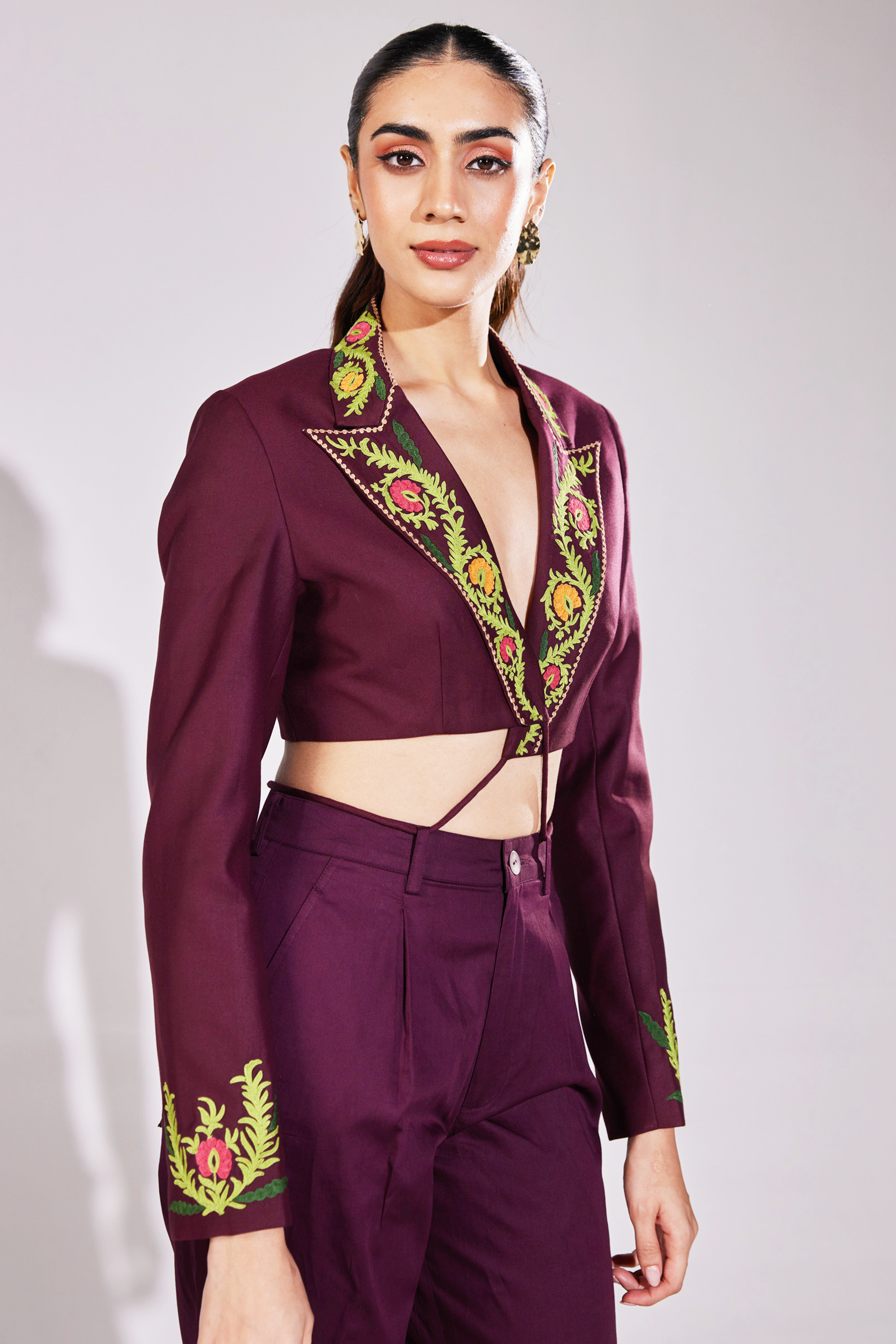 Embroidered Versatile Cropped Blazer